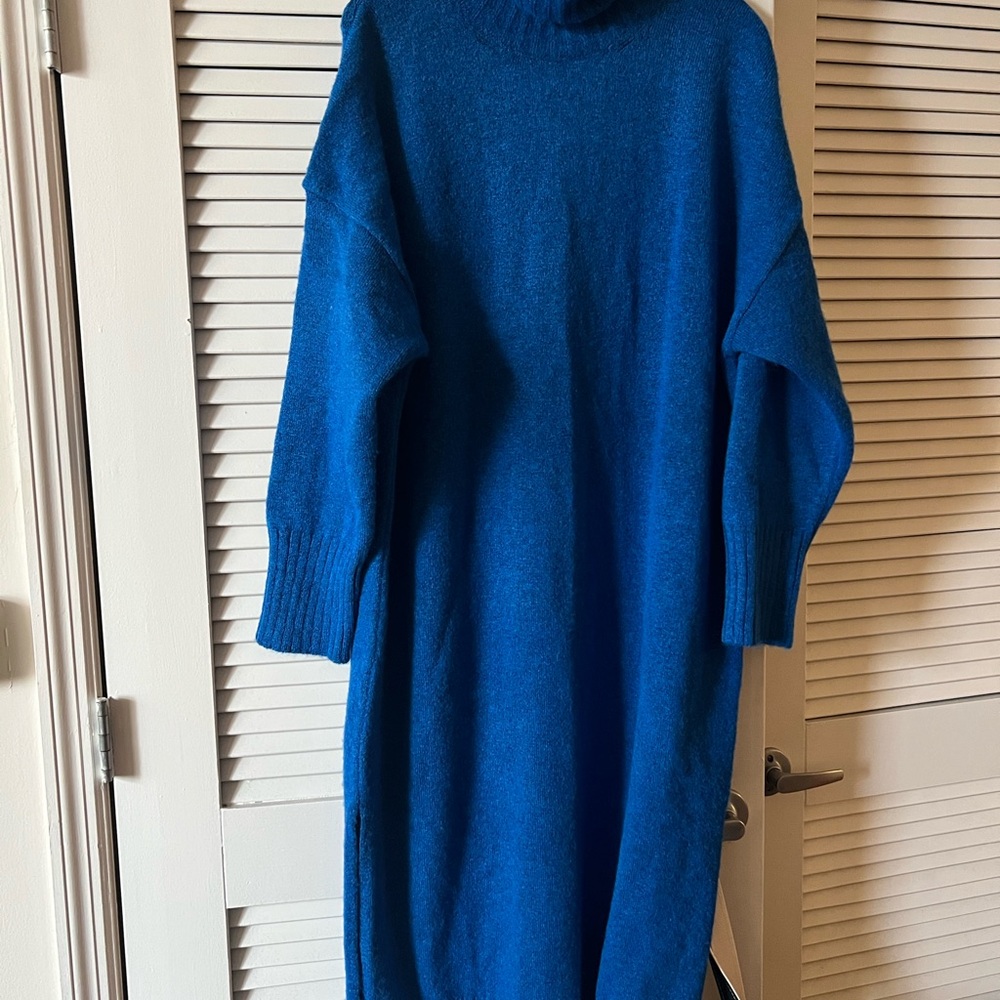 Elegant Blue Turtleneck Sweater by [Brand]